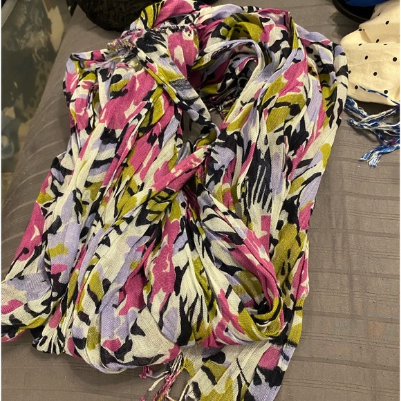 Scarves scarves scarves - Picture 1 of 13